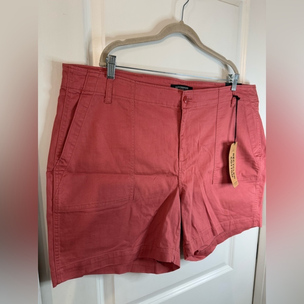 NWT Liverpool Women’s Dusty Cedar Cargo Pocket Shorts - Size 22W - Picture 2 of 11